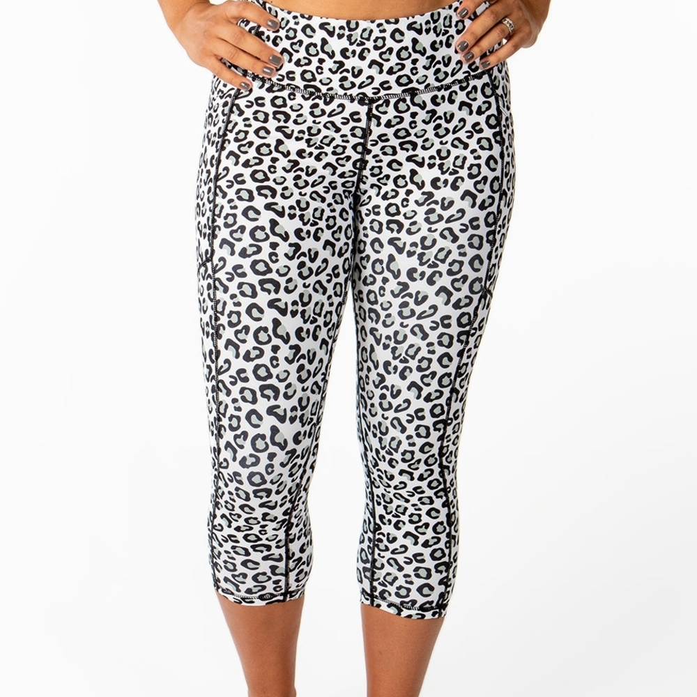 NWT KIAVA Leopard Print Capri Leggings - White & Black